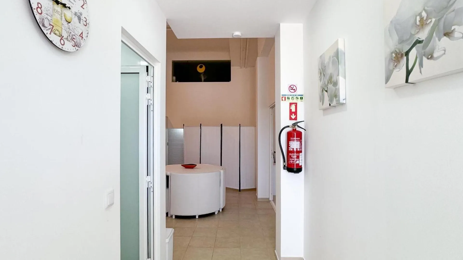 Modern Studio With Private Pool #1955 라고스 아파트