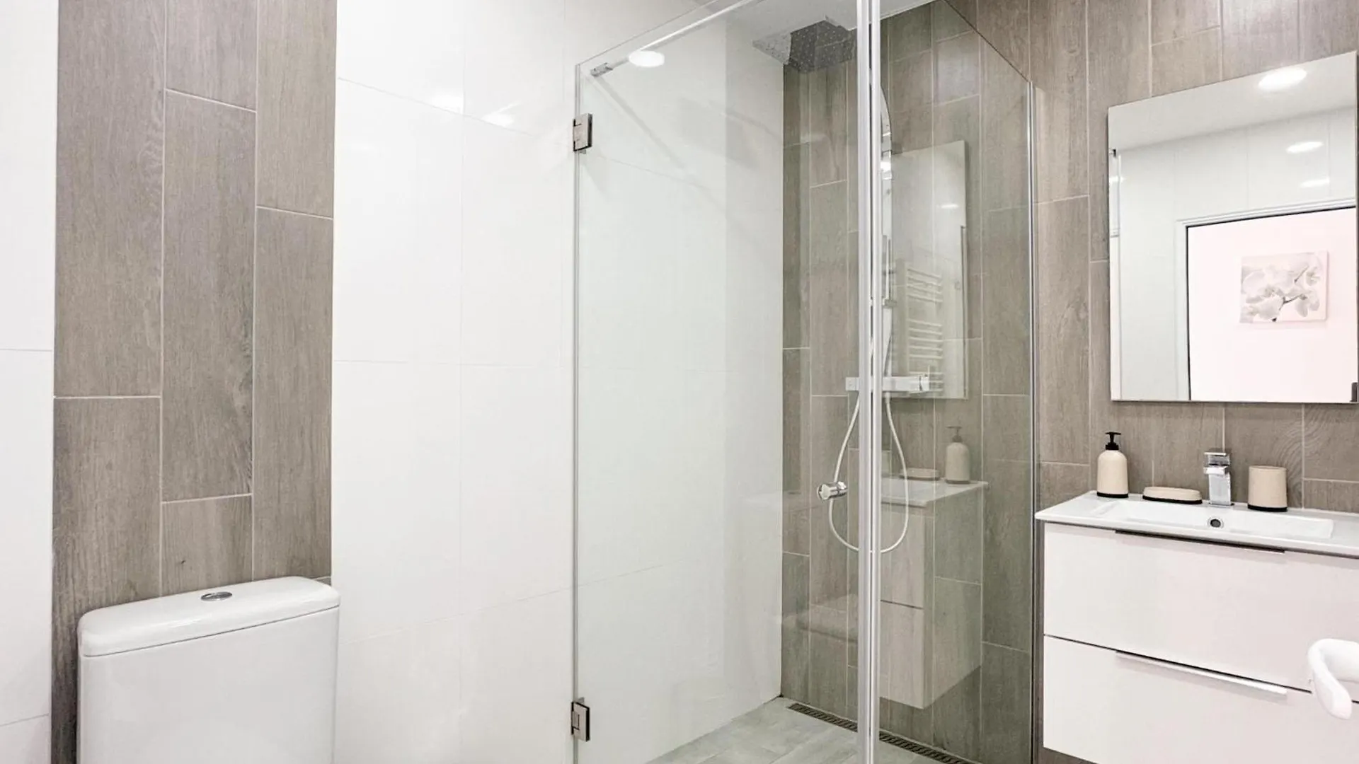 Modern Studio With Private Pool #1955 라고스